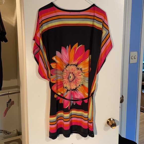 Flower dress - Picture 3 of 3